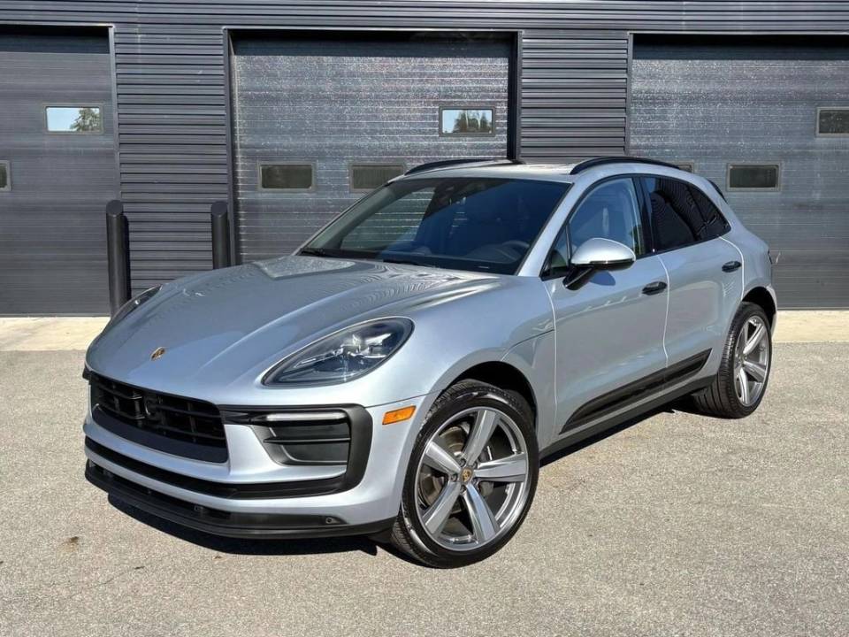2025 Porsche Macan Base