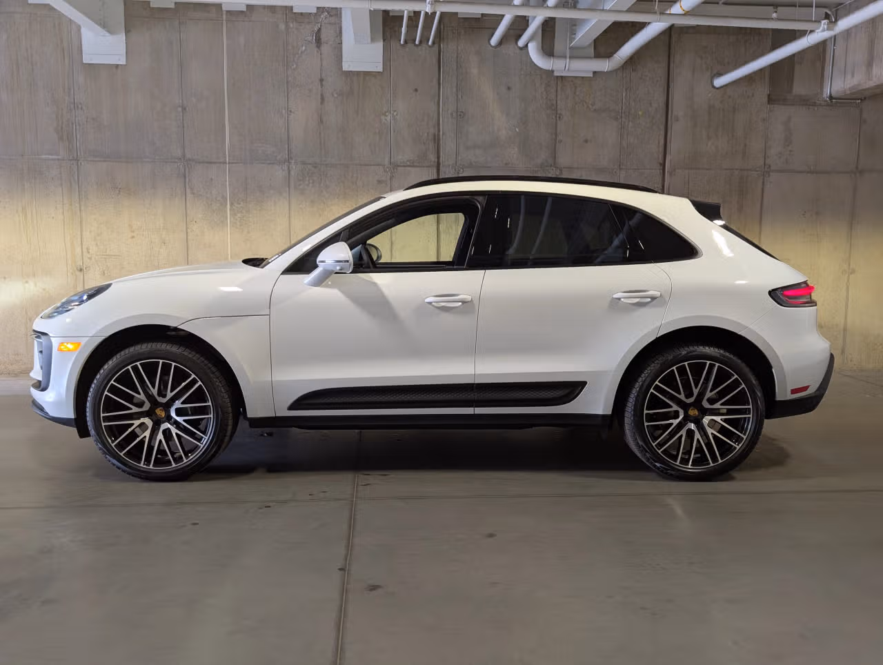 2026 Porsche Macan T - Photo 12