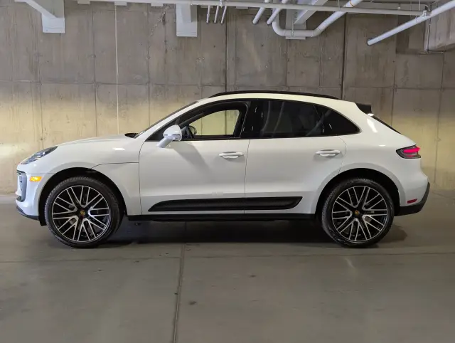2026 Porsche Macan T - Photo 14