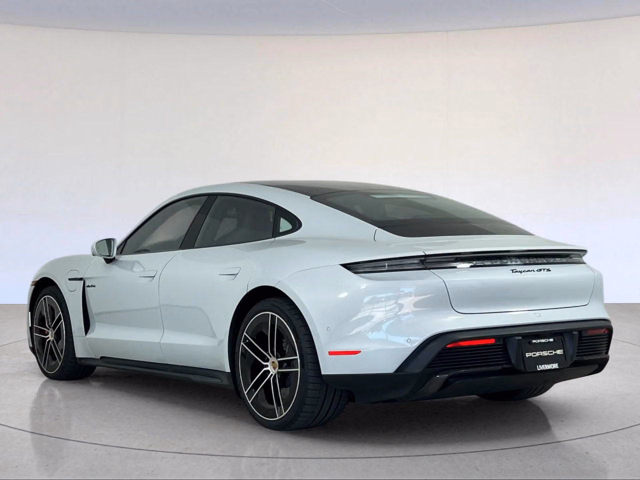 2026 Porsche Taycan GTS - Photo 20