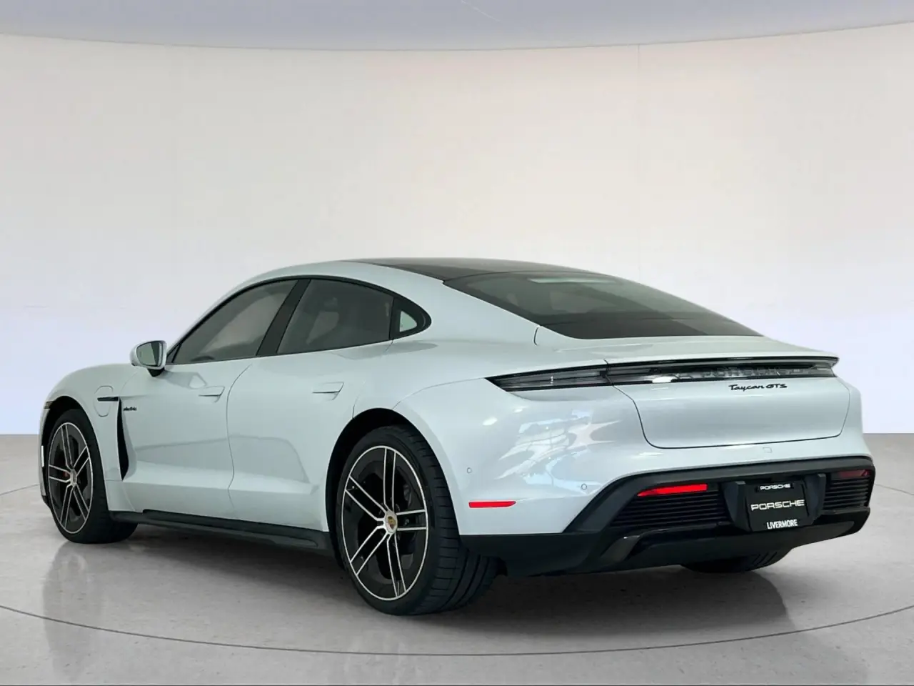 2026 Porsche Taycan GTS - Photo 24