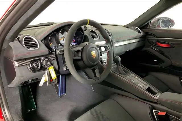 2025 Porsche 718 GT4 RS - Photo 31