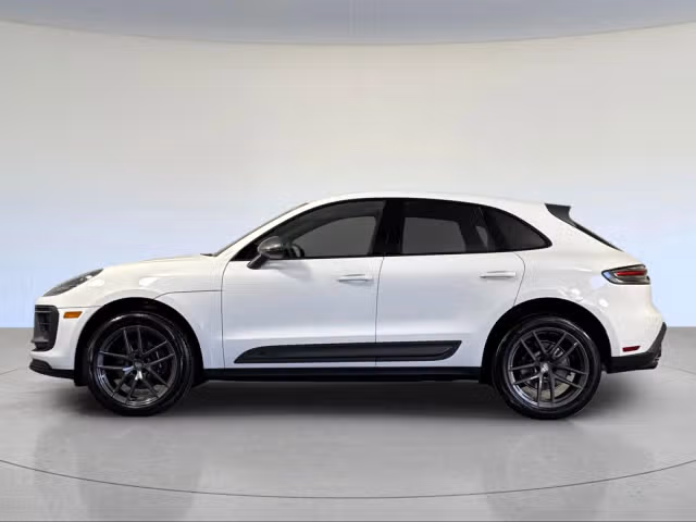 2026 Porsche Macan T - Photo 10