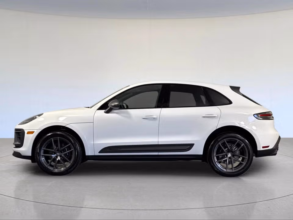 2026 Porsche Macan T - Photo 11