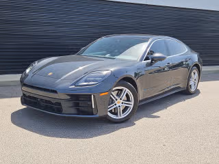 2024 Porsche Panamera 4's photo