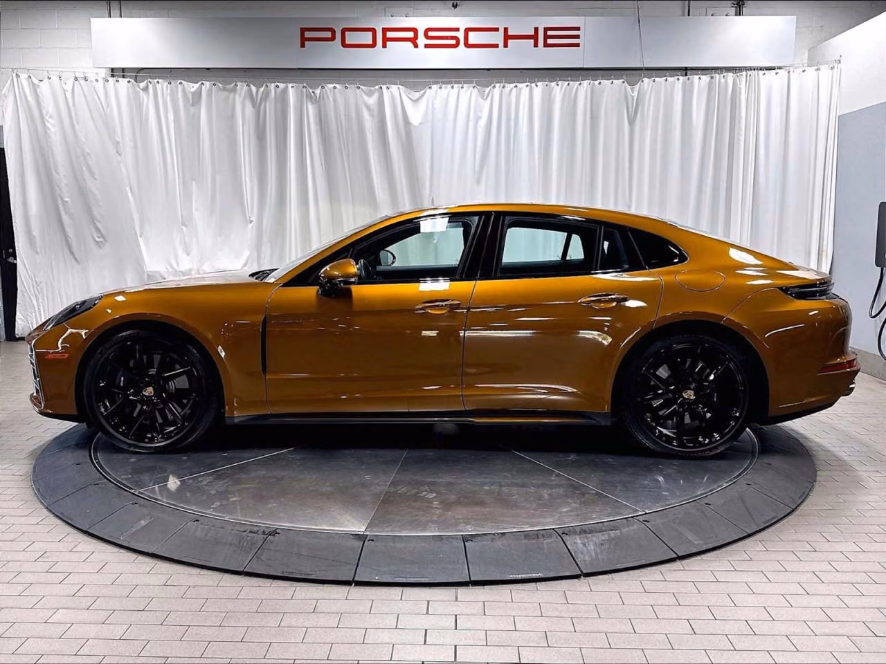 2026 Porsche Panamera 4 E-Hybrid - Photo 12