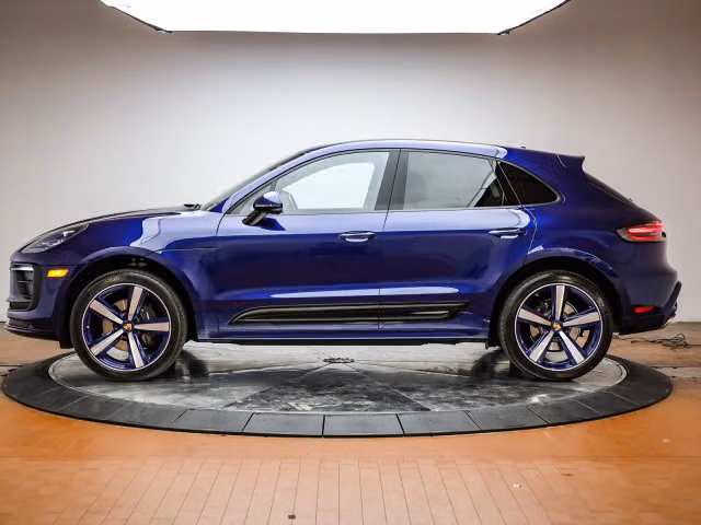 2025 Porsche Macan T - Photo 10