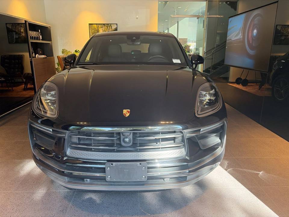 2023 Porsche Macan T