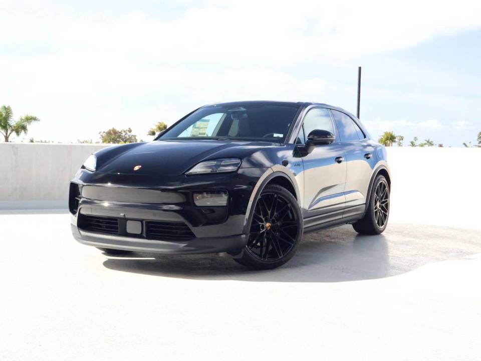 2026 Porsche Macan Base