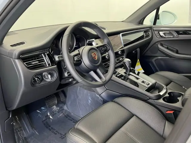 2026 Porsche Macan T - Photo 30
