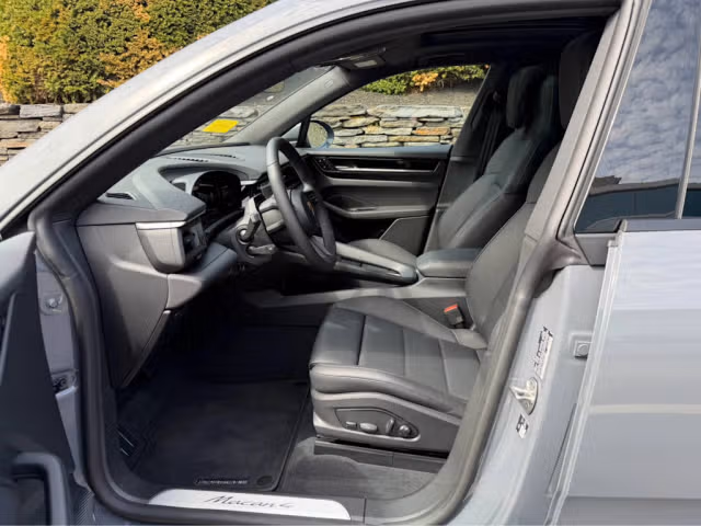 2026 Porsche Macan Base - Photo 26