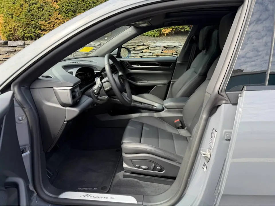 2026 Porsche Macan Base - Photo 31