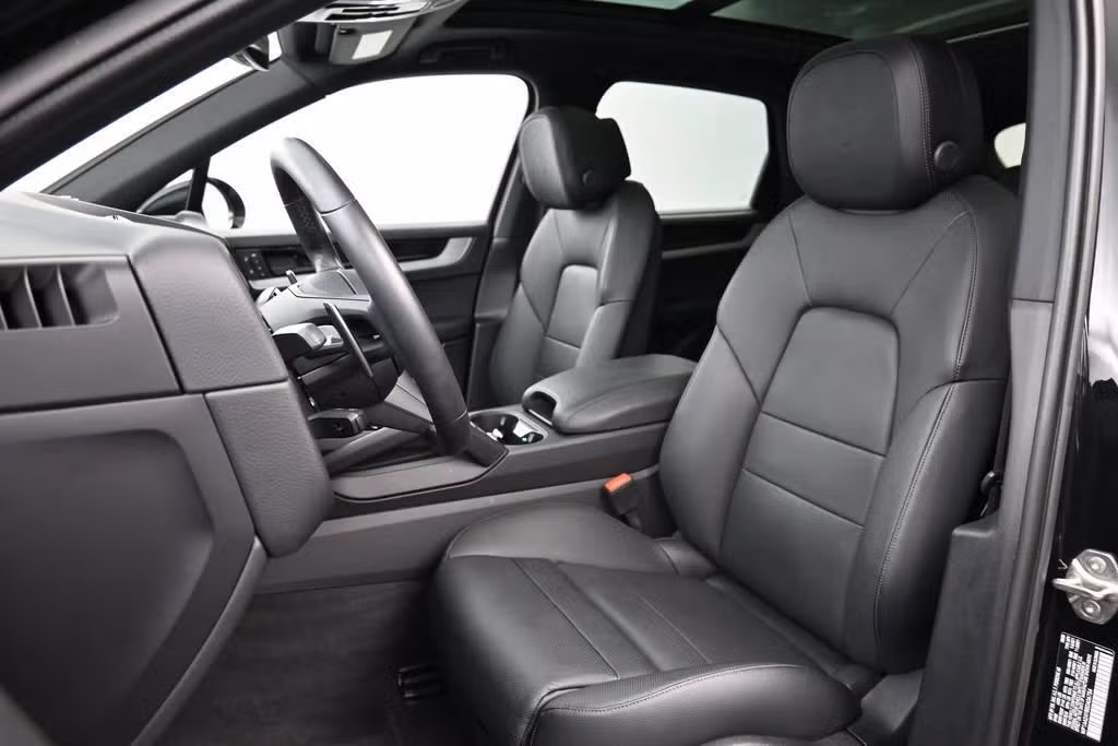 2025 Porsche Cayenne Base - Photo 36