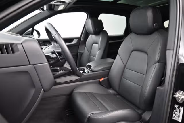 2025 Porsche Cayenne Base - Photo 34