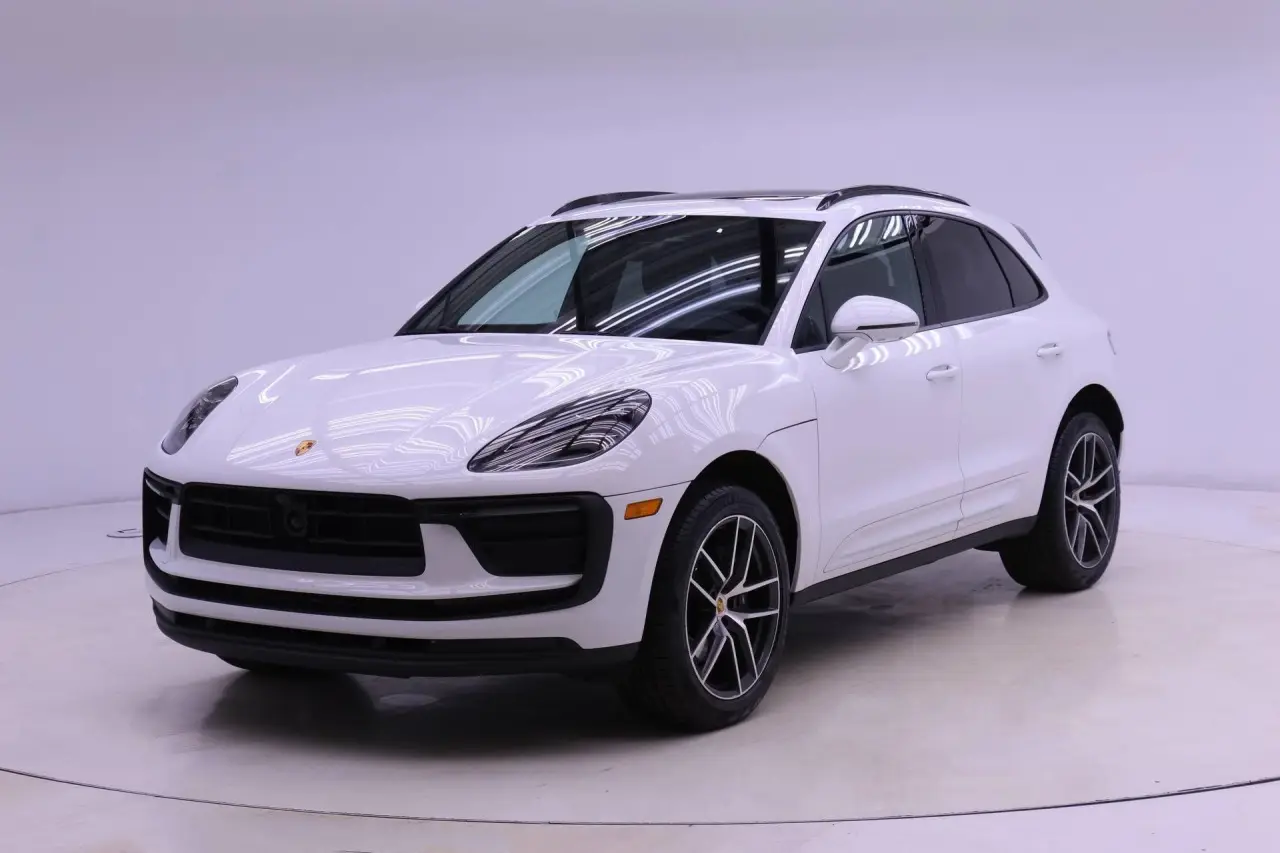 2025 Porsche Macan - Photo 8