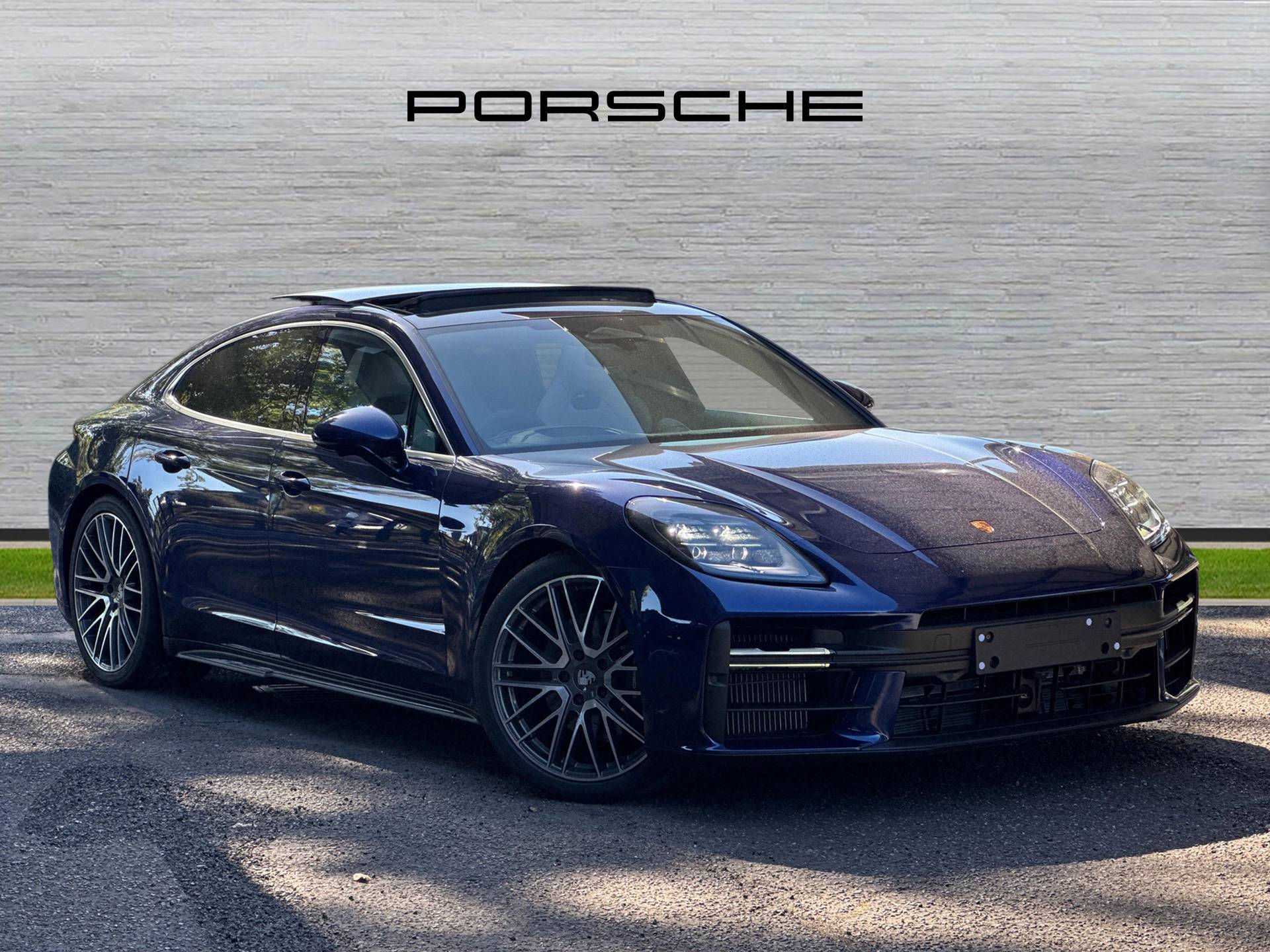 Panamera 4, photo 1 of 32
