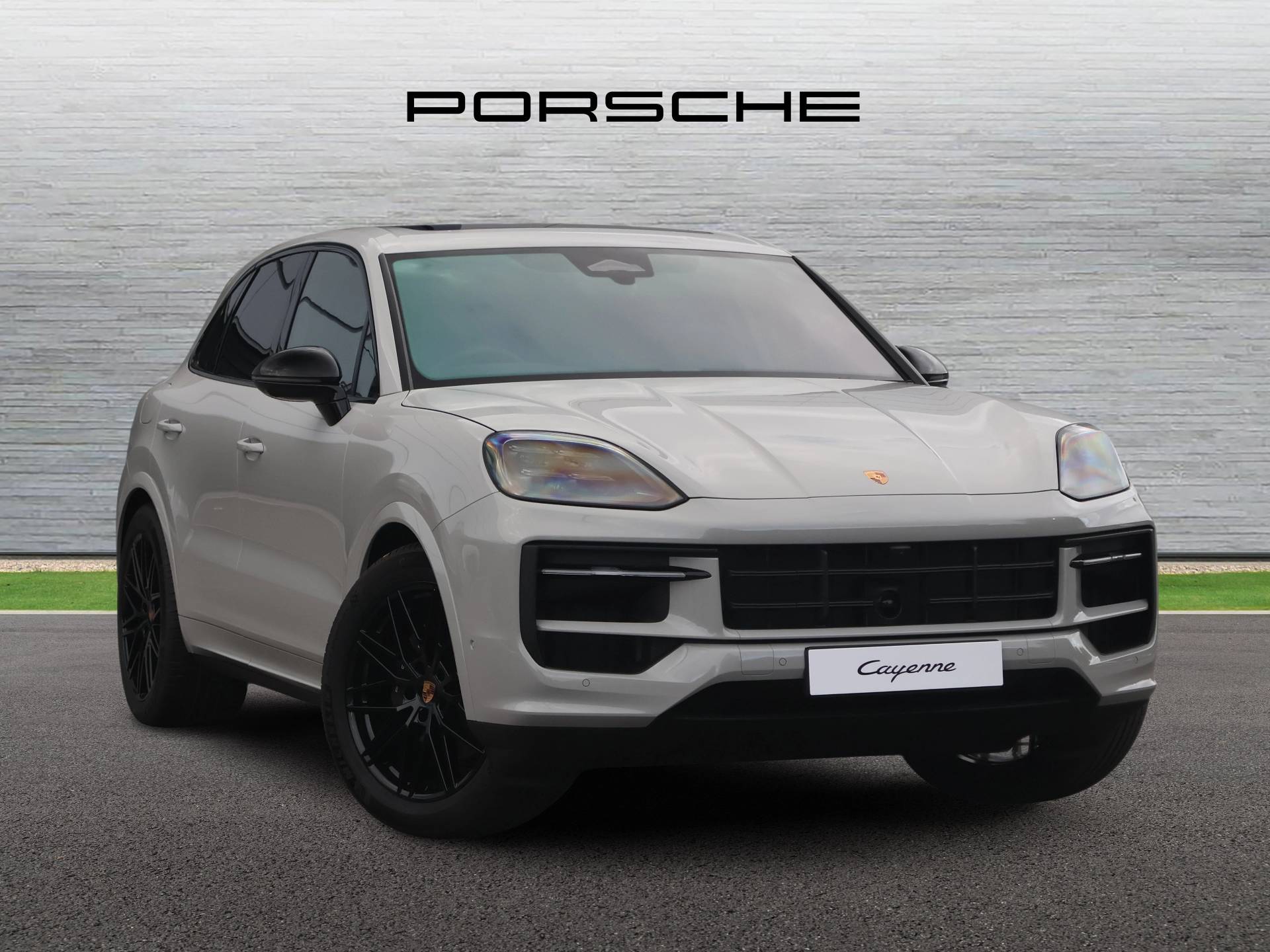 Cayenne, photo 1 of 31
