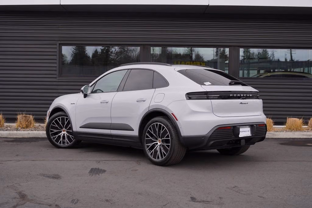 2026 Porsche Macan Base - Photo 20