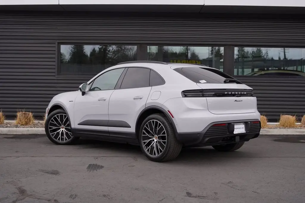 2026 Porsche Macan Base - Photo 24
