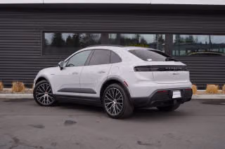 2026 Porsche Macan Base - Photo 17