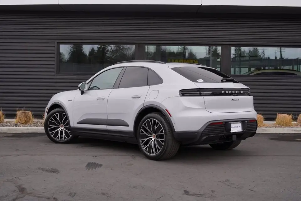 2026 Porsche Macan Base - Photo 23