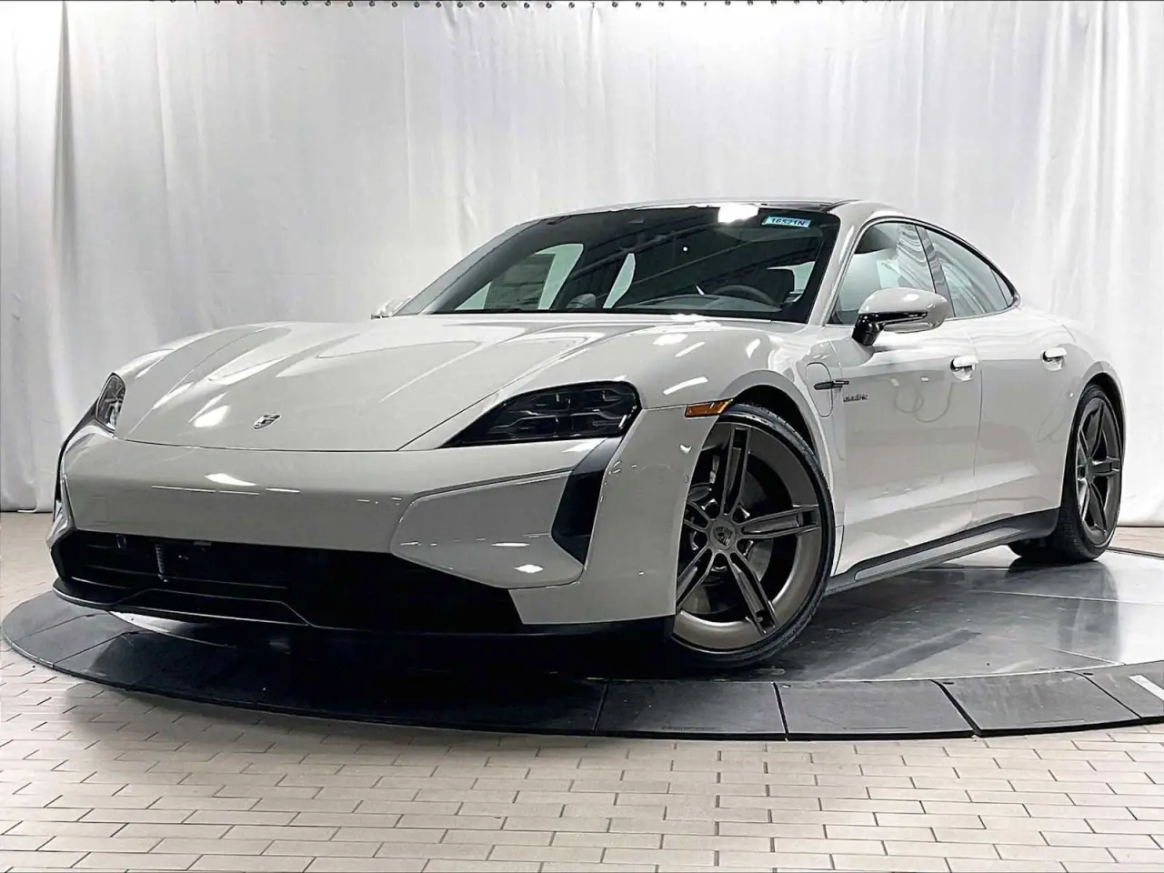 2025 Porsche Taycan Turbo - Photo 8