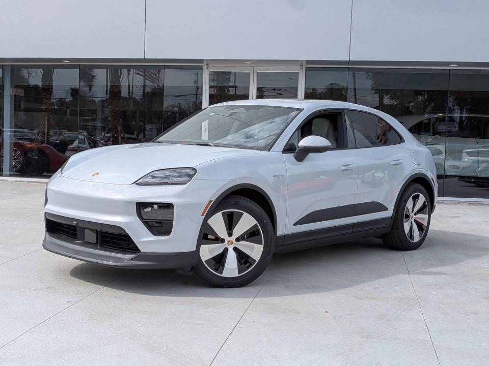 2026 Porsche Macan Base