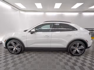2025 Porsche Macan Base - Photo 9