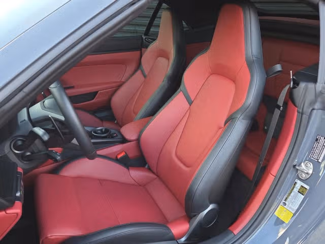 2025 Porsche 911 GTS - Photo 34