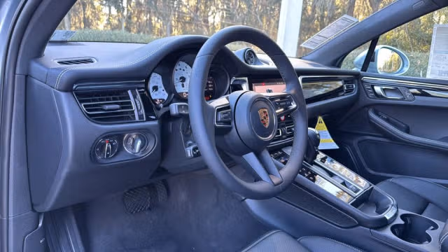 2026 Porsche Macan - Photo 26