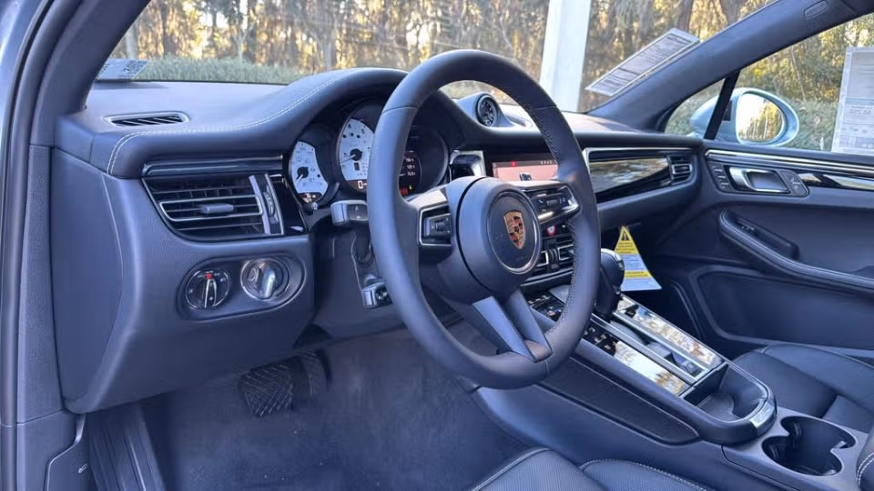 2026 Porsche Macan - Photo 27