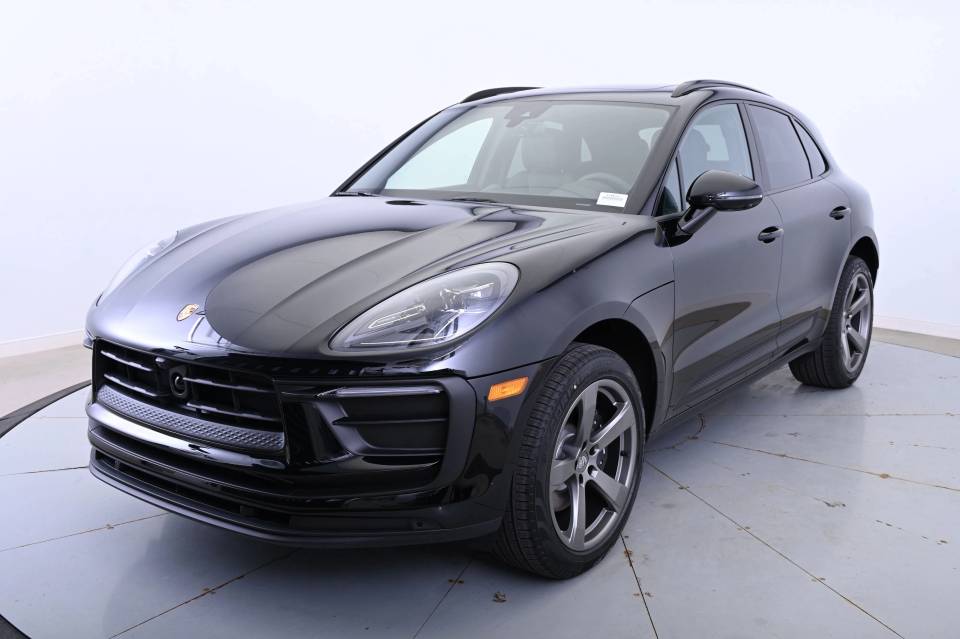 2025 Porsche Macan Base