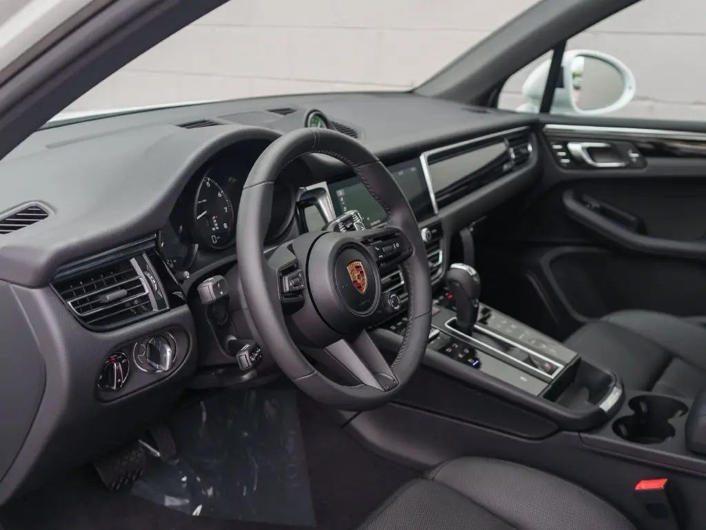 2026 Porsche Macan Base - Photo 32