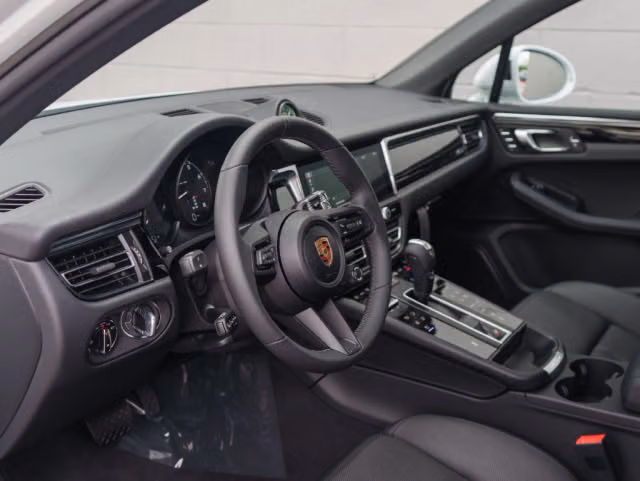 2026 Porsche Macan Base - Photo 26