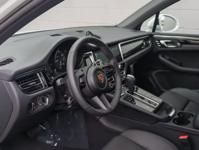 2026 Porsche Macan Base - Photo 30