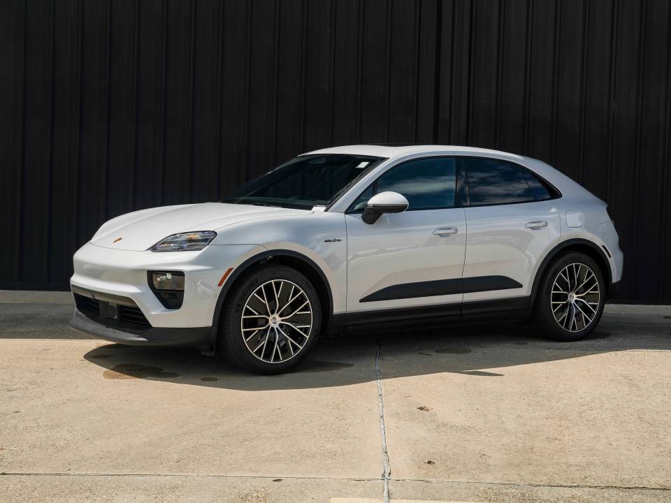 2025 Porsche Macan Base