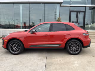 2026 Porsche Macan T - Photo 9