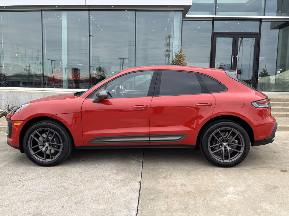 2026 Porsche Macan T - Photo 11
