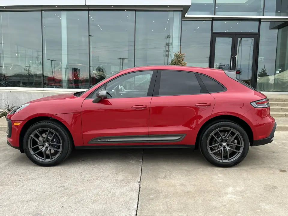 2026 Porsche Macan T - Photo 15