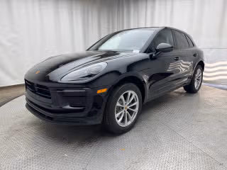 2026 Porsche Macan -'s photo