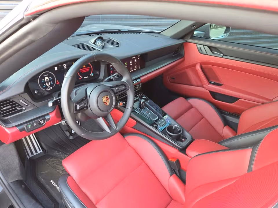 2025 Porsche 911 GTS - Photo 27