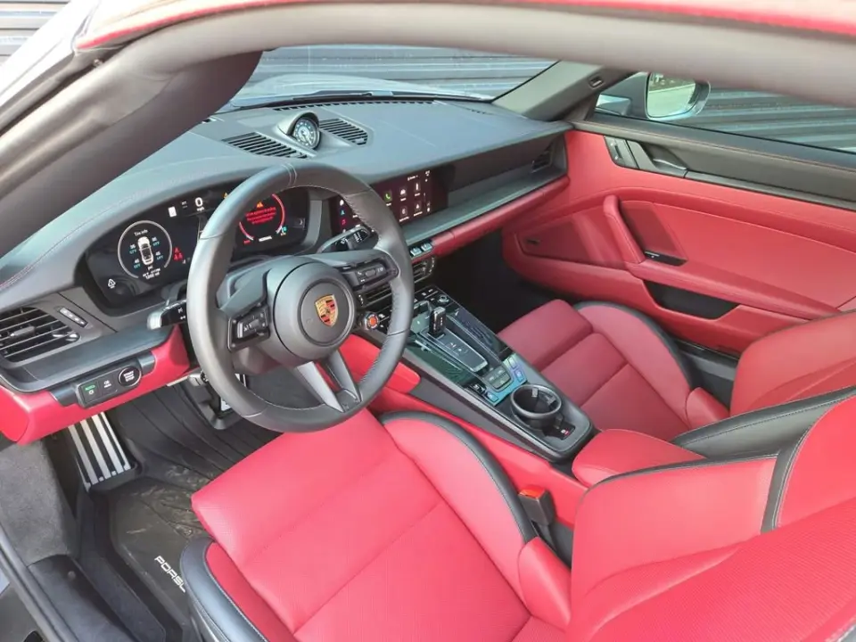 2025 Porsche 911 GTS - Photo 31