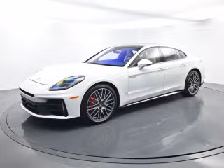 2025 Porsche Panamera 4S E-Hybrid's photo