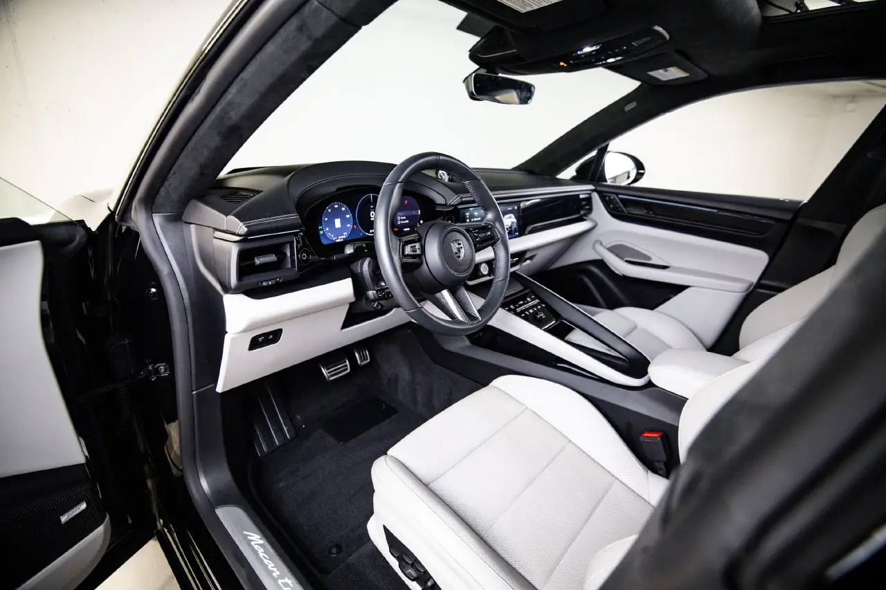 2024 Porsche Macan Turbo, photo 32