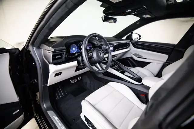2024 Porsche Macan Turbo, photo 30