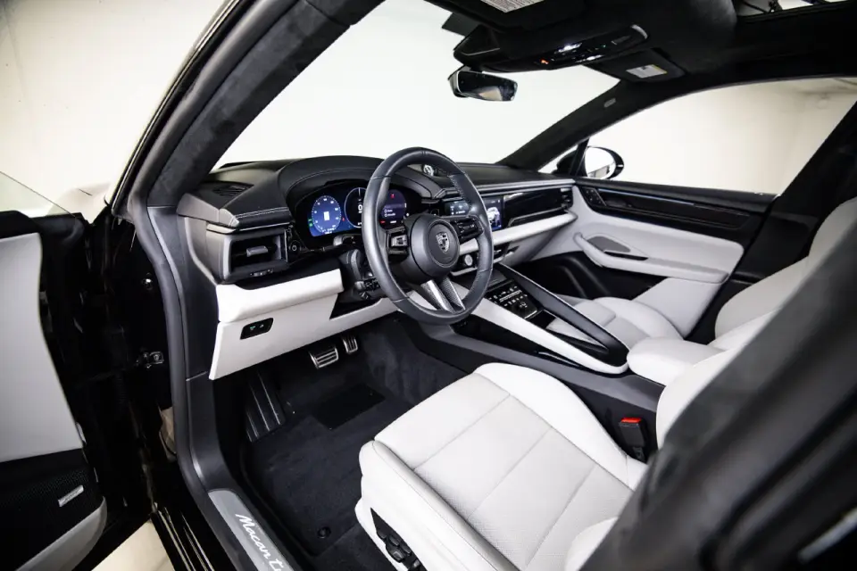 2024 Porsche Macan Turbo, photo 31