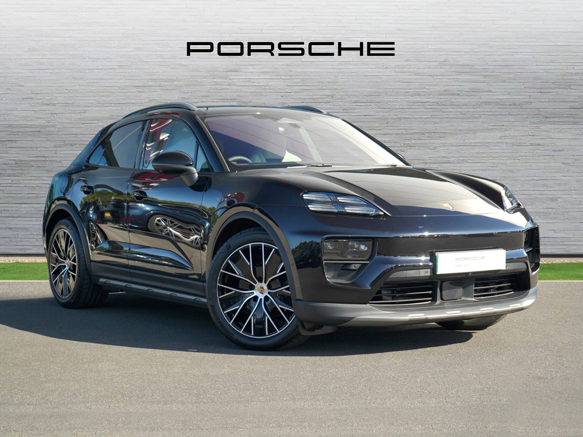 Macan 4, photo 1 of 45