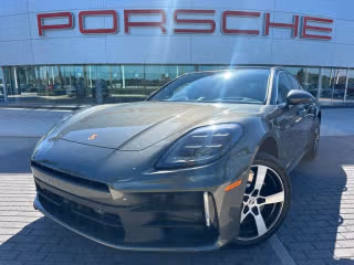 2026 Porsche Panamera 4 E-Hybrid's photo