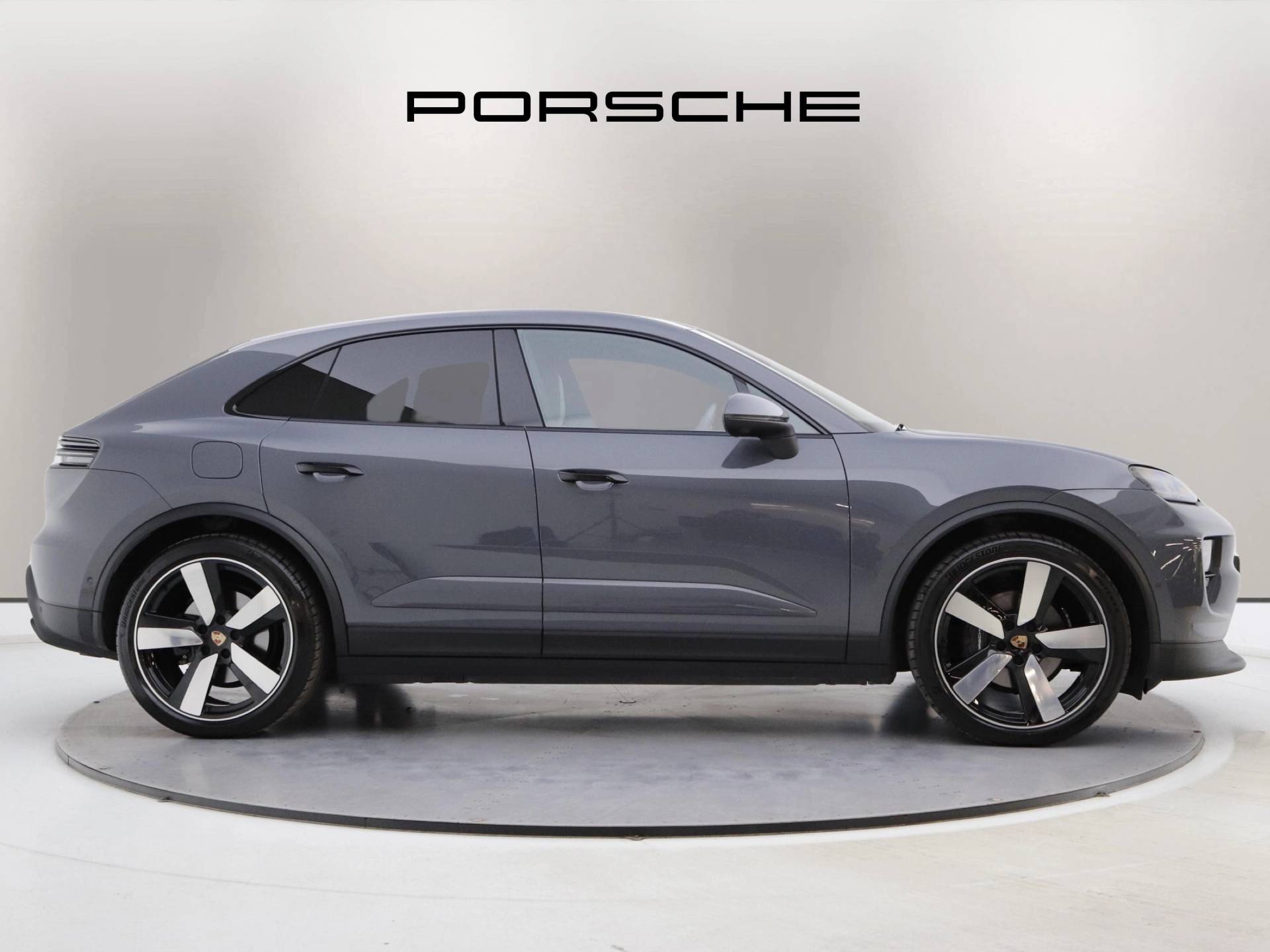 Macan 4, photo 2 of 36