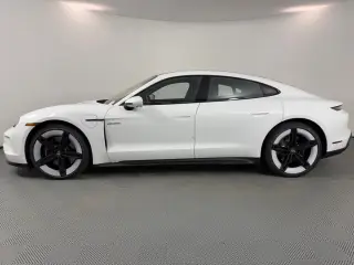 2026 Porsche Taycan GTS - Photo 13